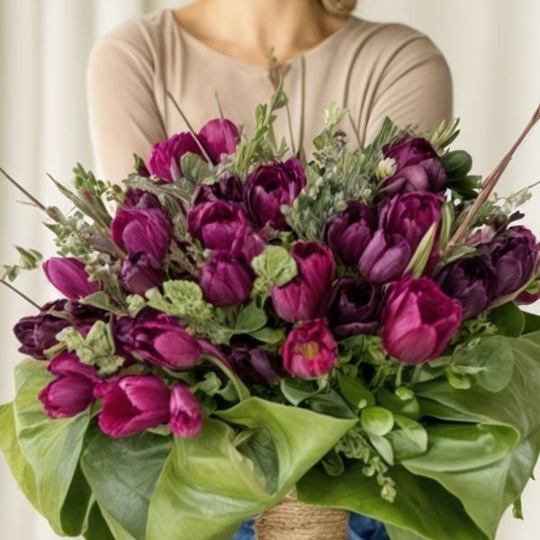دسته گل لاله لاکچری با روبان بلوری | دسته گل هدیه دارای طراحی حرفه‌ای