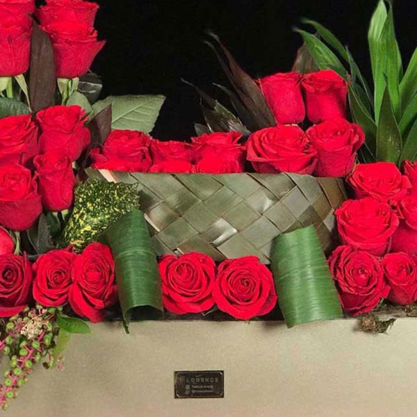 باکس رز قرمز مجموعه فلورانس – طراحی هنری برای گل‌هایتان