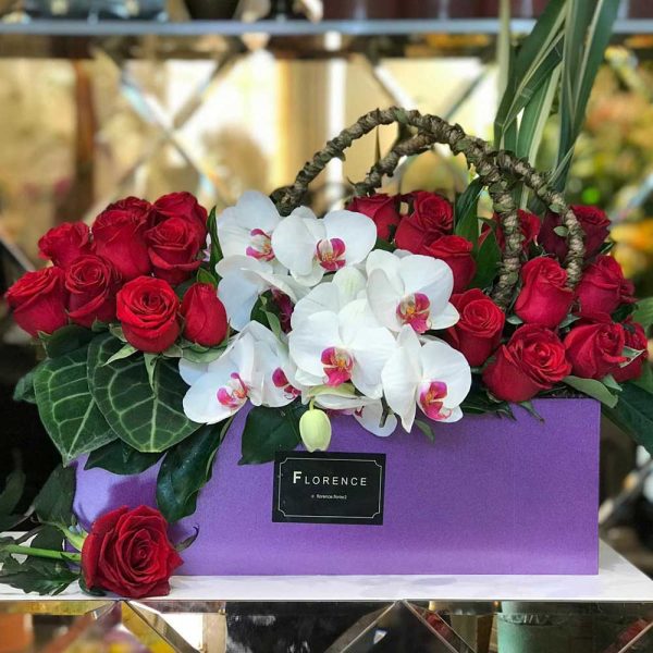 باکس گل رز و ارکیده با گل‌آرایی حرفه‌ای فلورانس