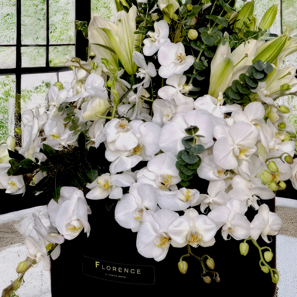 باکس-گل-شیک-ویژه-کد-3583-2 باکس گل شیک ویژه با گلهای سفید در دکور فایبر مشکی مدرن