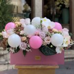 باکس گل و بادکنک تولد – هدیه‌ای شیک و شاد برای جشن تولّد