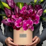 باکس گل کوچک فلورانس با طراحی ساده و گل‌های لطیف برای مناسبت‌های روزمره