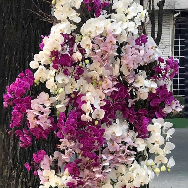 تاج گل ارکیده لوکس با چیدمان ایستاده برای مراسم بزرگ و رسمی