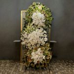 تاج گل سه متری فلورانس با گل‌آرایی باشکوه برای مراسم ترحیم