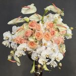 جام گل کوچک لاکچری – مجموعه گل‌های رنگی در جام بلوری شفاف