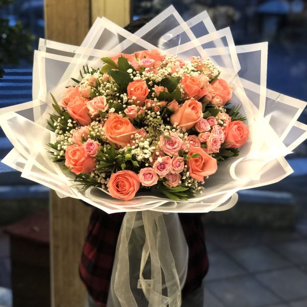 دسته گل رز و رز مینیاتوری – ترکیبی خاص از زیبایی بزرگ و کوچک
