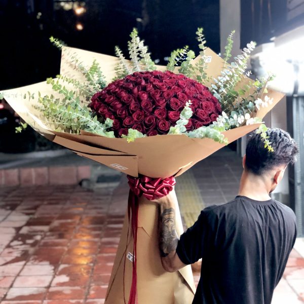 دسته گل رز ولنتاین؛ هدیه‌ای عاشقانه برای ابراز عشق و محبت به عزیزترین‌ها