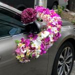 گل آرایی متفاوت ماشین عروسی با گل‌های لوکس و طراحی خاص در گلفروشی فلورانس
