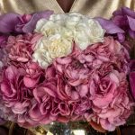 با گلدان گل هورتانزیا، فضای زندگی‌تان را به تابلویی از لطافت و شکوه طبیعت تبدیل کنید.