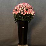 گلدان بزرگ گل رز صورتی با طراحی شیک و گل‌های باکیفیت