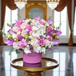 "باکس گل رز یاسی و هورتانزیا – ترکیب زیبا و لوکس برای هدیه و دکور"