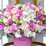 "باکس رز یاسی هورتانزیا – زیبایی و طراوت گل‌های طبیعی در یک باکس شیک"