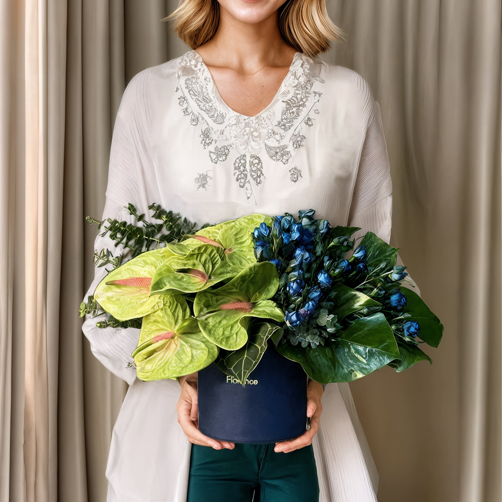 باکس-گل-سبز-و-آبی-فلورانس-کد-6061-1 باکس گل سبز و آبی فلورانس با طراحی لوکس و گلهای ترکیبی در جعبه چرمی