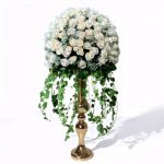 "جام گل رز سفید فلورانس: ترکیب زیبایی و شکوه با گل‌های سفید و طراحی بی‌نظیر برای هر دکوراسیونی."