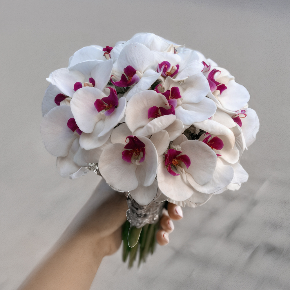 دسته-گل-ارکیده-سفید-عروس-کد-6099-1 دسته گل ارکیده سفید عروس، انتخابی لوکس و زیبا برای روز خاص شما. این دسته گل با گلهای ارکیده سفید، طراحی ظریف و شیکی دارد که در روز عروسی شما جلوهای بینظیر خواهد بخشید.