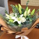 "دسته گل اورینتال – شکوه و زیبایی گل‌های اورینتال در یک دسته گل شیک"