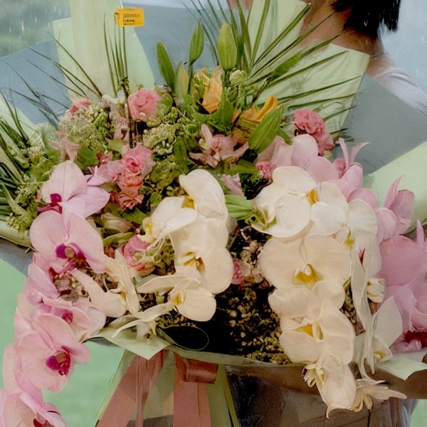 دسته گل بزرگ ارکیده فلورانس با گل‌های مجلل و ترکیب رنگی چشم‌نواز