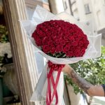 "دسته گل عاشقانه، ترکیب گل‌های زیبا برای ابراز عشق."