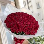 "دسته گل عاشقانه، انتخابی عالی برای ابراز عشق و محبت."