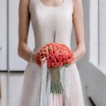 دسته گل عروس رز مینیاتوری صورتی با طراحی کلاسیک و عاشقانه
