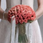 دسته گل عروس رز مینیاتوری صورتی با سبک رمانتیک و رنگ ملایم تابستانی