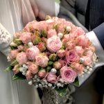 دسته گل عروس صورتی عاشقانه با طراحی شیک و رمانتیک