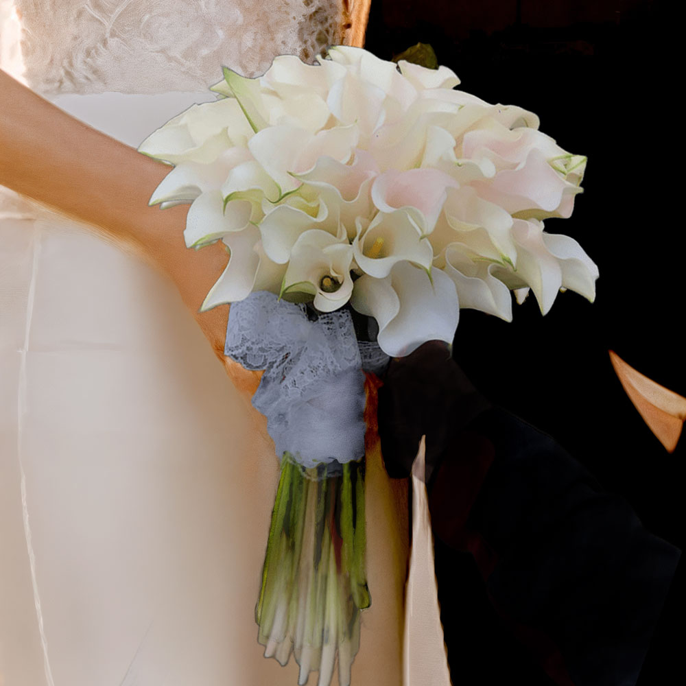 دسته-گل-عروس-لاکچری-شیپوری-کد-2056-1 دسته گل عروس لاکچری شیپوری با طراحی منحصر به فرد و ظریف