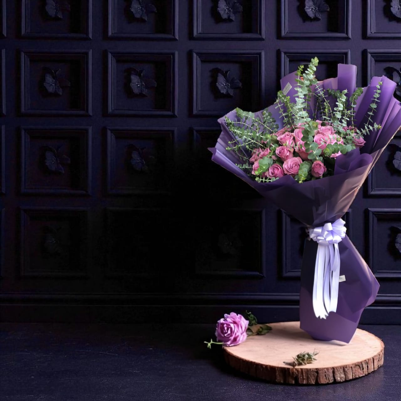 گل-رز-ویولت-کد6194-1 گل رز ویولت: زیبایی خاص با رنگ بنفش منحصر به فرد