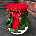 گل ولنتاین رزتا گرند با رزهای قرمز در باکس استوانه‌ای لاکچری مخصوص شب عاشقانه
