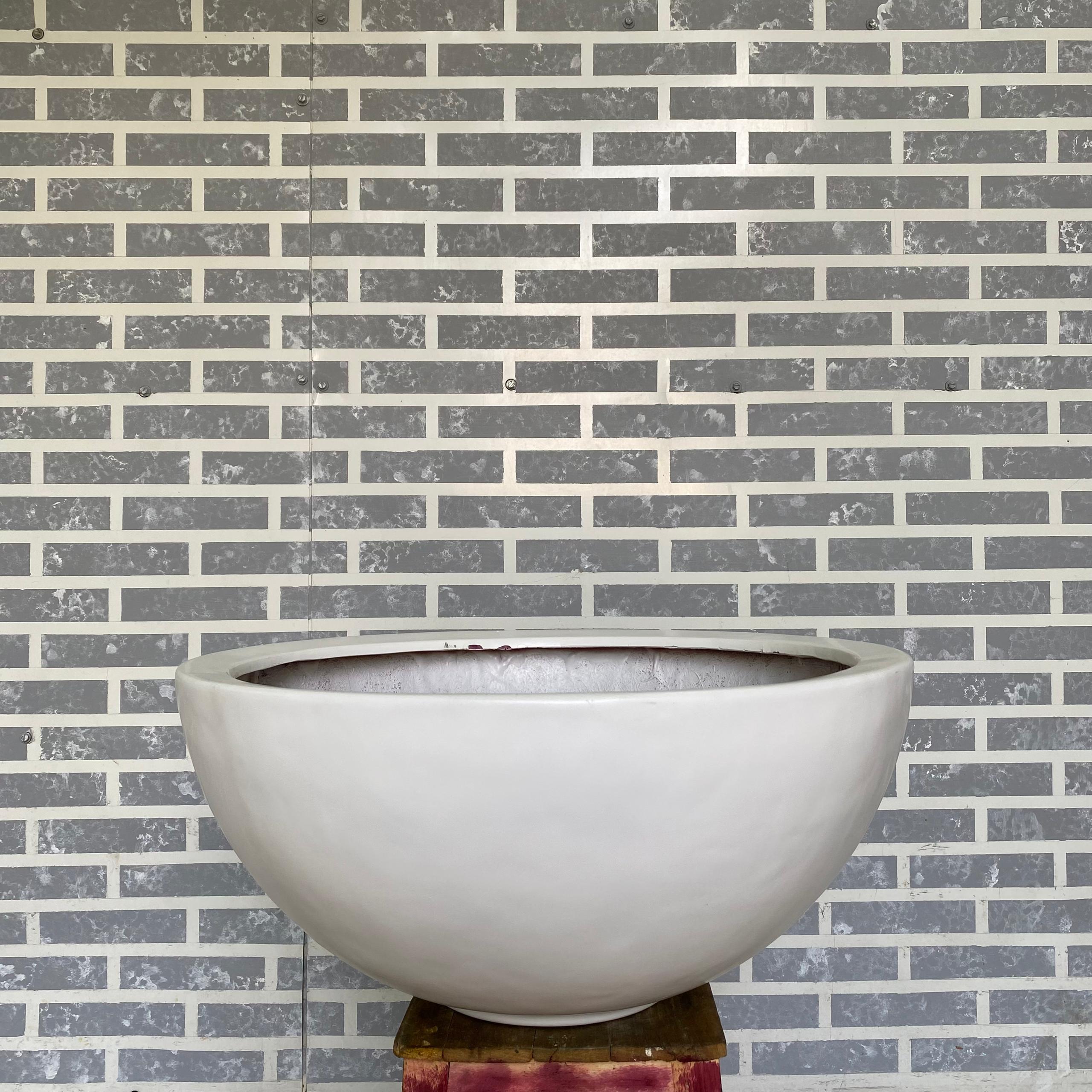 گلدان-فایبر-توپی-کد-00028 گلدان فایبر توپی با طراحی مدرن و جذاب برای دکوراسیون داخلی - گلفروشی فلورانس