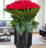 گلدان فایبرگلس رز هلندی فلورانس با طراحی لاکچری و گل‌آرایی عاشقانه