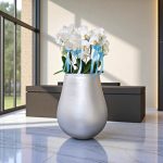 گلدان سفید ارکیده لوکس از فلورانس | طراحی مینیمالیستی با گل‌های ارکیده سفید