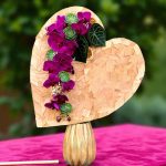 "هدیه ارکیده فریم قلبی از فلورانس - ترکیب گل‌های ارکیده در قالب فریم قلبی برای لحظات خاص"