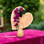 "فریم قلبی ارکیده - هدیه‌ای لوکس از گلفروشی فلورانس با گل‌های ارکیده بنفش و سبز"