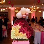 "فریم گل رز رنگین کمان از گلفروشی فلورانس – ترکیب گل‌های رز رنگین کمان در طراحی فریم قلبی شکل برای هدیه‌ای خاص و زیبا"