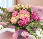 دسته گل هورتانسیا و جینجر – ترکیب زیبای گل‌های هورتانسیا و جینجر برای لحظات خاص
