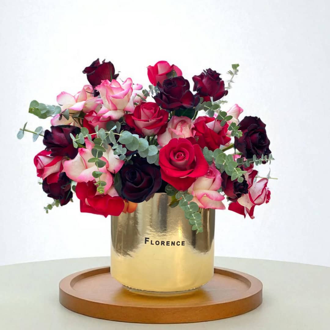 باکس-گل-رز-گلد-کد-6382-1 باکس گل رز گلد با گلهای رز قرمز و صورتی در گلدان طلایی لوکس فلورانس
