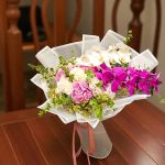 دسته گل فلو هورتانزیابا طراحی شیک و گل‌های رنگارنگ - هدیه‌ای منحصر به فرد