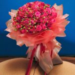 "گل رز سرخ آبی قرمز: ترکیبی جذاب و شاداب از گل‌های رز برای هدیه‌ای خاص"