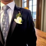 "گل سینه کت: اکسسوری شیک برای استایل مردانه شما"