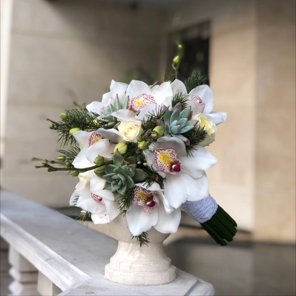 دسته گل عروس سیمبیدیوم کاکتوسی با طراحی منحصر به فرد برای روز عروسی