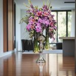 "جام گل بنفش شیک و زیبا، مناسب برای تزئین میز و دکور خانه."