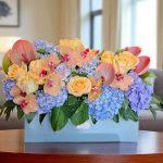 باکس گل آبی و گلبهی فلورانس هدیه‌ای خاص از گلفروشی فلورانس برای مناسبت‌های خاص