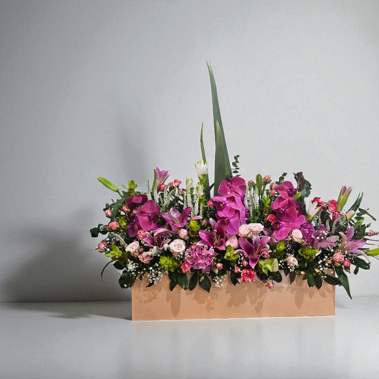 باکس-گل-70-سانت-سرخابی-کد-6322-1 باکس گل 70 سانت سرخابی با گلهای سرزنده و زیبا از گل فروشی فلورانس