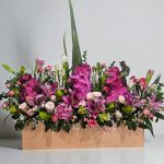 باکس گل 70 سانت سرخابی، هدیه‌ای شیک و خاص از گل فروشی فلورانس