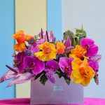 باکس گل شاد مینی – ترکیبی از گل‌های رنگی و شاد از گل فروشی فلورانس