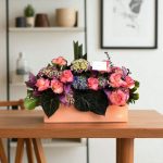 باکس گل رز باز با گل‌های تازه و طراحی مدرن، انتخابی شیک از گلفروشی فلورانس