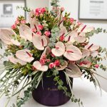 خرید باکس گل آنتریوم فلورانس با طراحی لوکس و گل‌آرایی مدرن از گلفروشی فلورانس