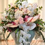 گلدان سفال گرد ترکیبی با بافت دستی و رنگ‌های earthy مناسب فضاهای مینیمال