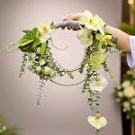 دسته گل عروس لیمویی مدرن با گل‌آرایی خاص و رنگ شاد